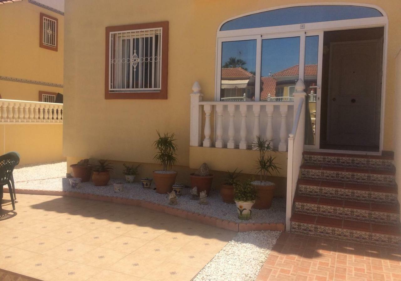 Torrevieja, La Torreta Ground Floor Apartment With Large Private Patio Garden Dış mekan fotoğraf